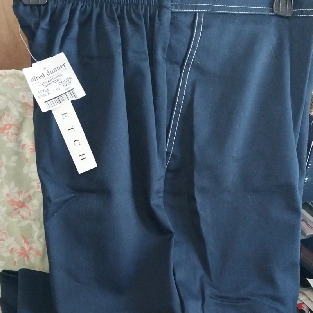 Alfred Dunner Ladies Navy Chinos Capri with Contrast Stitching